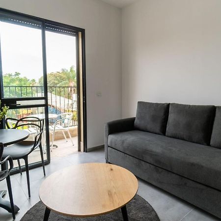 Nahal Oz 33 Aparthotel Bat Yam Ngoại thất bức ảnh